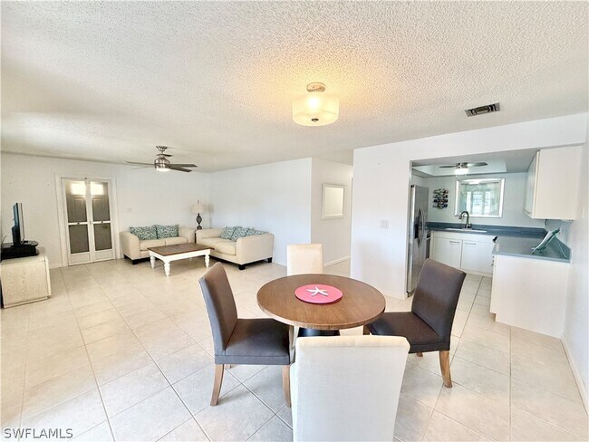 Foto del edificio - 136 Harrison Rd