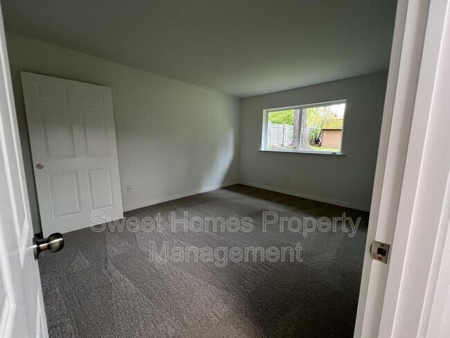 Building Photo - 15901 48th Ave W