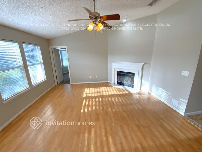 Building Photo - 572 Prosperity Lake Dr