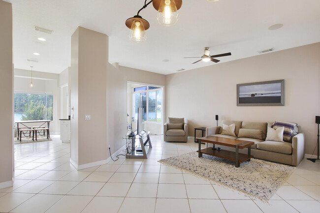 Building Photo - 834 SW Lake Charles Cir