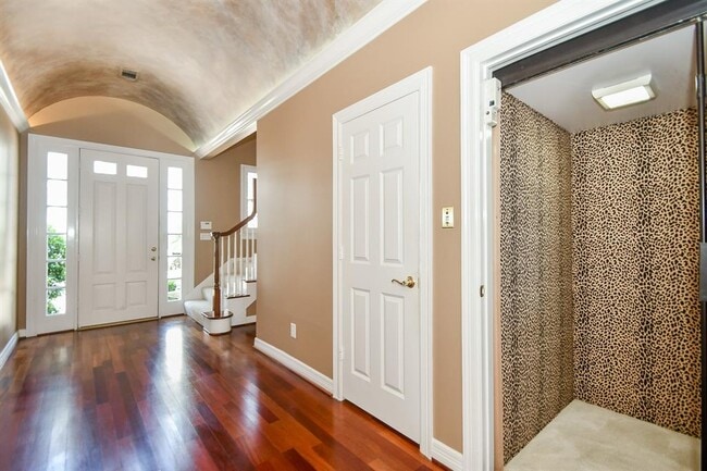 Building Photo - 2124 Nantucket Dr