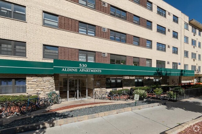 Building Photo - 533 W Aldine Ave
