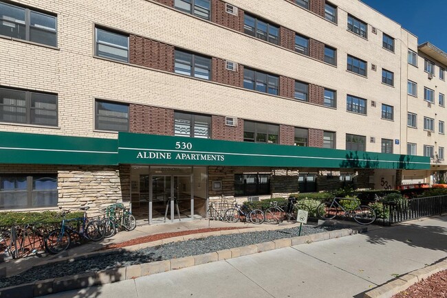 Building Photo - 535 W Aldine Ave