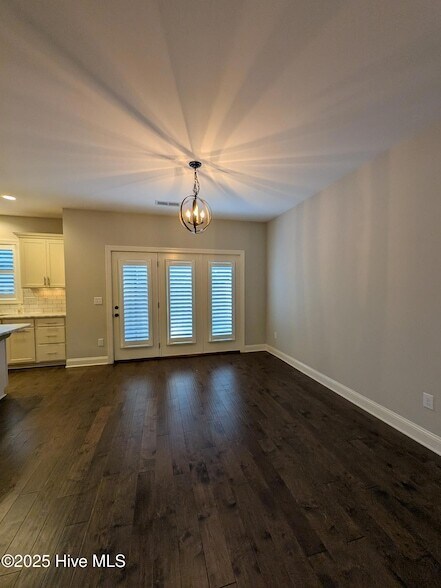 Foto del edificio - 129 Pinebranch Ct