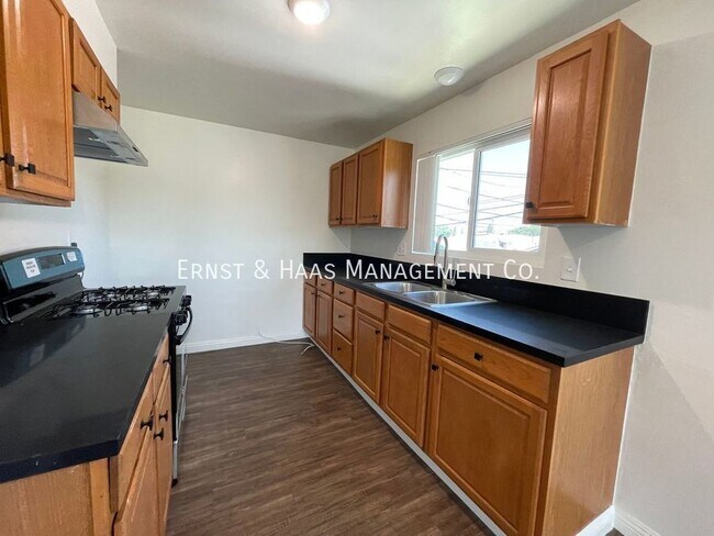 Building Photo - Wonderful 3 Bedroom Apartment in Gated Bui...