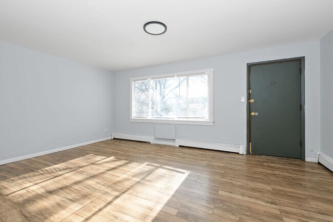 Interior Photo - 9017-25 S Cottage Grove