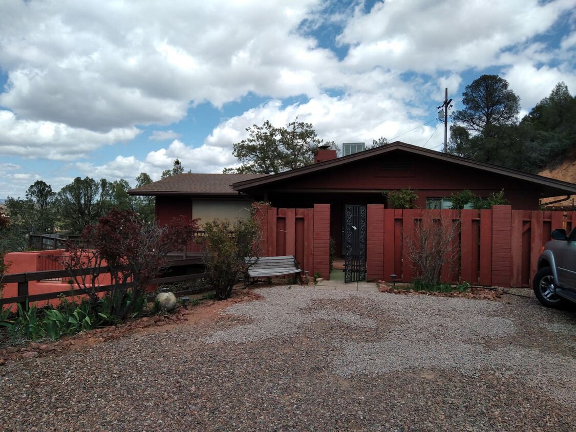 Primary Photo - Furnished Summer Rental ~ Beautiful Views ...
