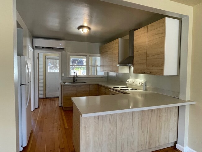 Building Photo - 608 California St