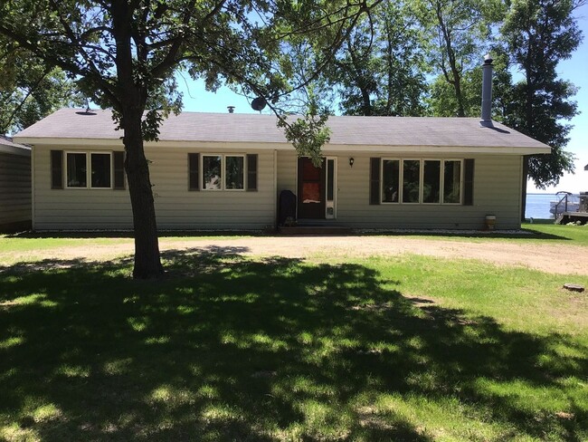 Building Photo - Price Reduced 3 Bedroom 1 1/2 Bath Lake Ho...