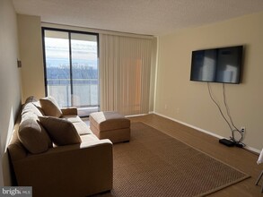 Building Photo - 5225 Pooks Hill Rd