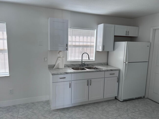 Photo - 662 Marot St House