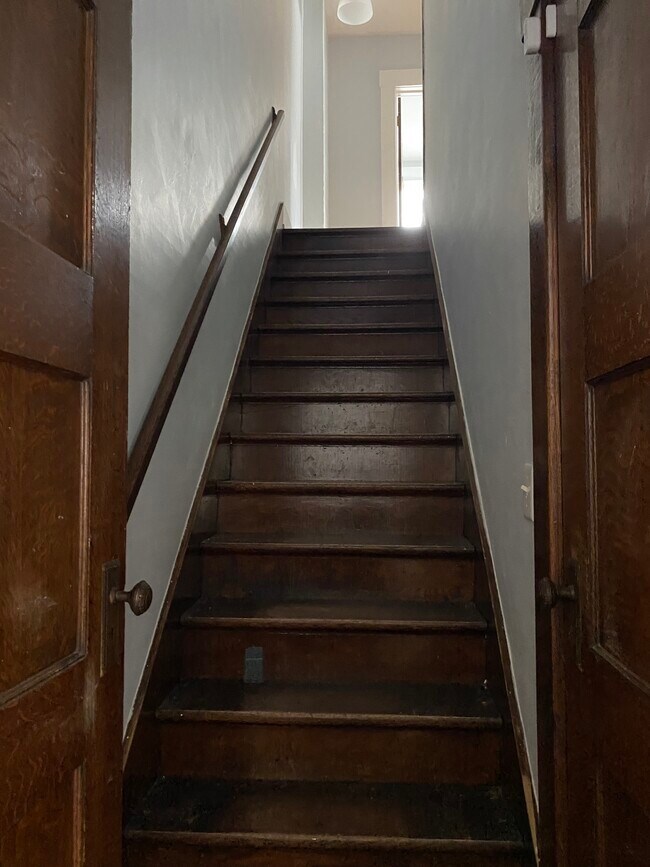 Staircase - 424 E Maumee St