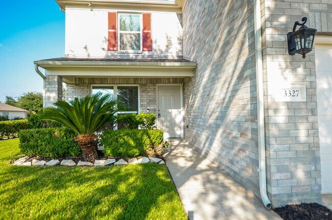 Building Photo - 3327 Apple Dale Dr