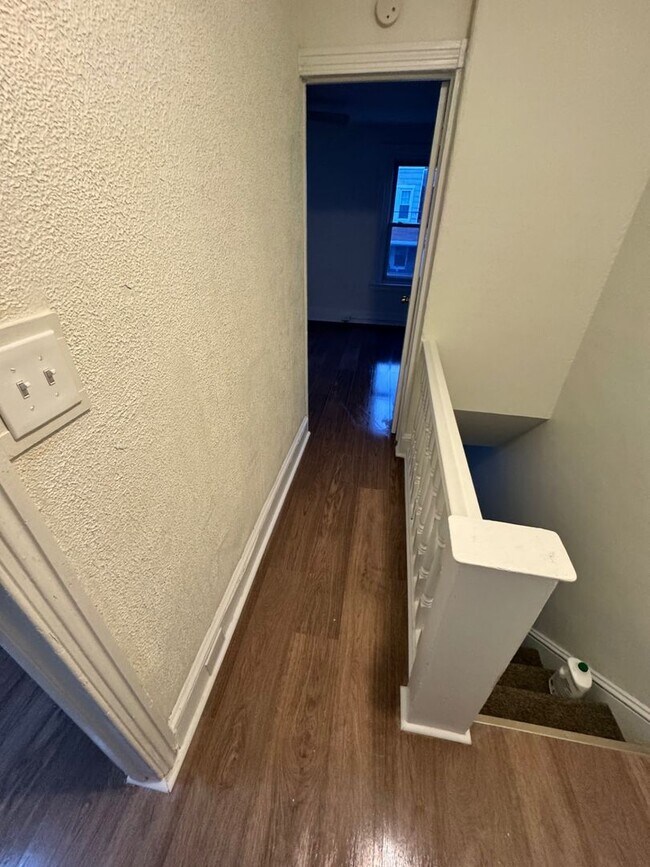 Building Photo - Remodeled Beauty - Oak Lane