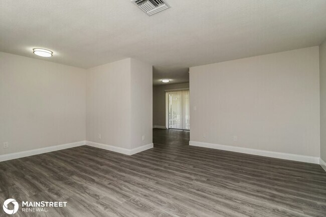 Foto del edificio - 820 N Florida Ave, De Land, FL 32720