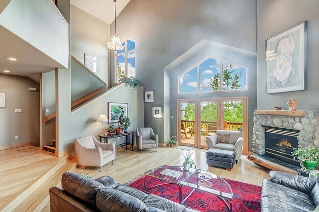 Foto del edificio - Flexible lease terms! Garage! Beautiful views!