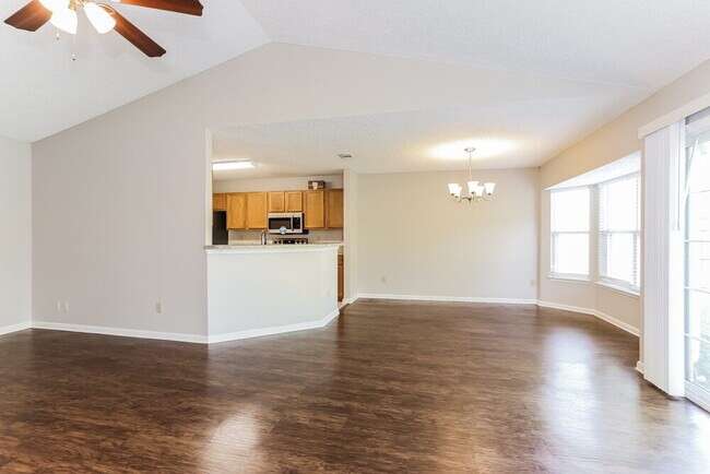 Foto del edificio - 8047 Bridgecreek Dr W