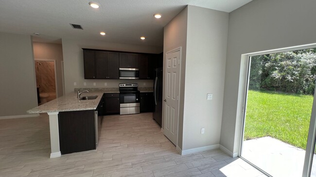 Foto del edificio - Be the FIRST to live in this BRAND NEW 3 B...