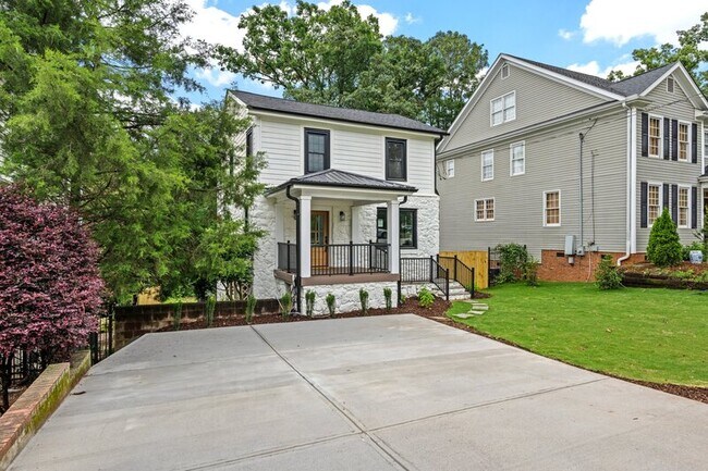 Foto del edificio - 28 Douglas Dr