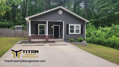 Building Photo - 1905 Sagecrest St