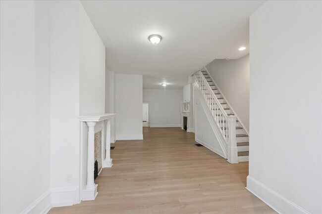 Foto del edificio - 2054 W Glenwood Ave