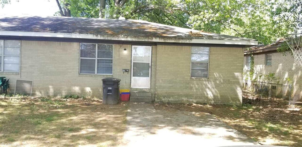 910 N Gray St, Jacksonville, AR 72076 Townhouse for Rent in