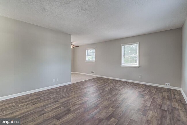 Foto del edificio - 5612 Hill Ct