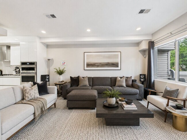 Building Photo - Philly Magazine-Featured Luxury 3 Bed Condo with Huge Roof Deck & Skyline Views