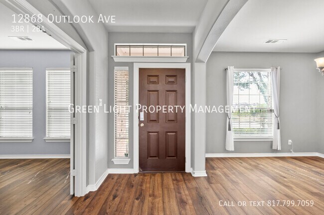 Building Photo - 12868 Outlook Ave
