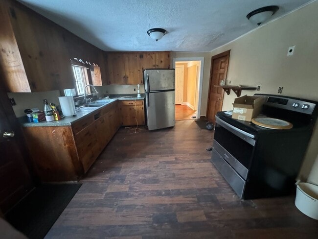 Building Photo - Cozy Two Story Home with Two Bathrooms