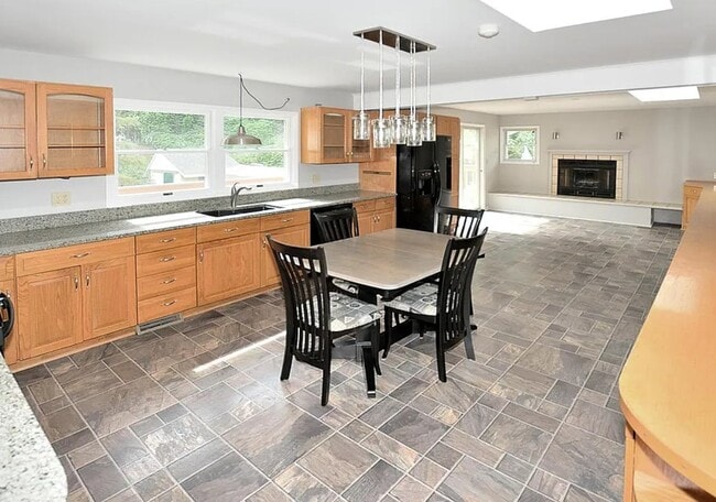 Building Photo - Cozy & Updated Home in Desirable Kensington, Neighborhood