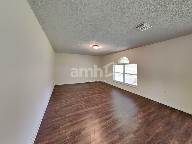 Foto del edificio - 5514 Ortega Park Blvd
