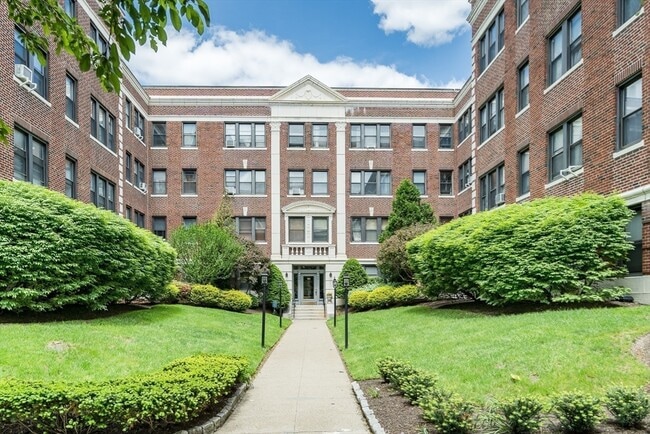 Building Photo - 145 Englewood Ave