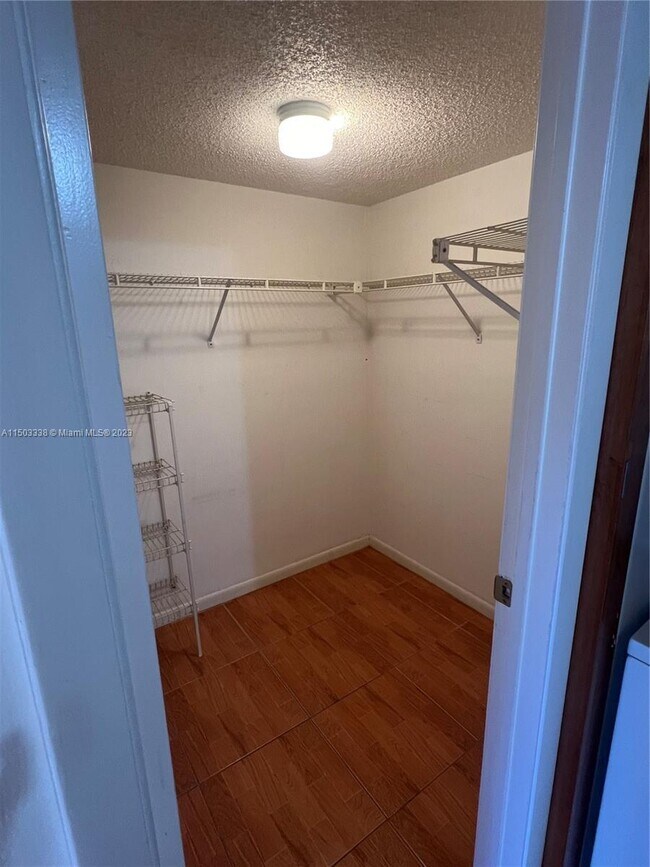 Foto del edificio - 11250 SW 13th St