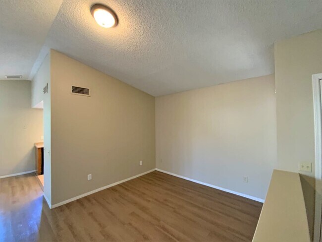 Building Photo - 6946 W Nicolet Ave