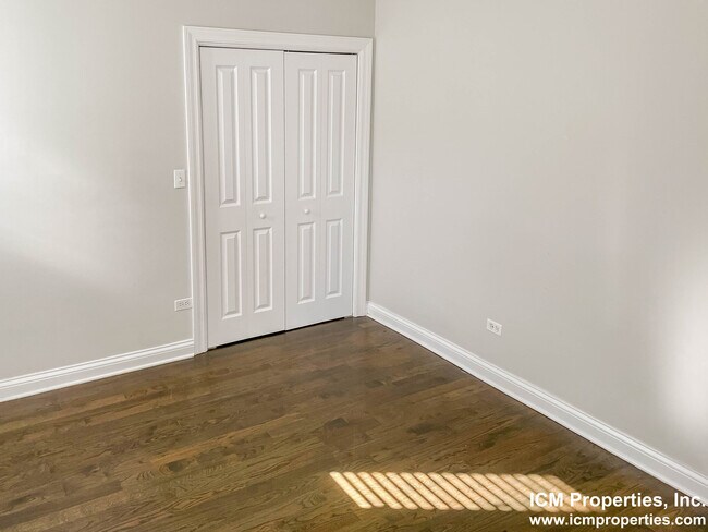 Foto del edificio - 3846 N Southport Ave