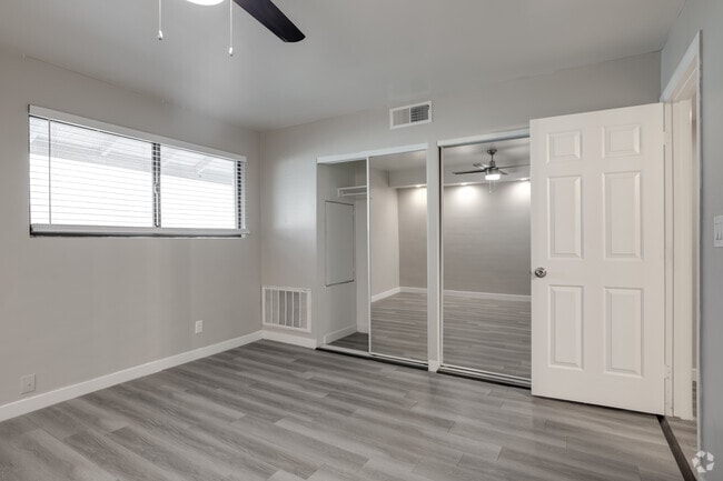 1BR, 1BA - 677SF - Briella Phoenix