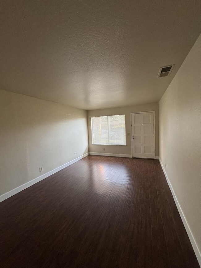 Photo - UPDATED 3 BEDROOM DUPLEX IN SACRAMENTO! House