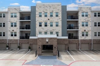 Building Photo - 6804 Westview Dr