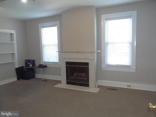 Building Photo - 510 Maple St