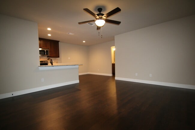 Foto del edificio - 8145-8147 Arbor