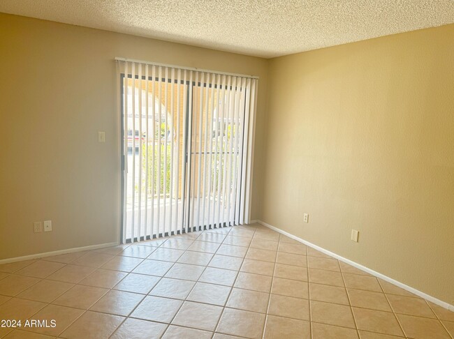 Foto del edificio - 5757 W Eugie Ave
