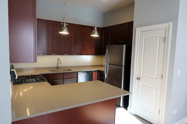 Building Photo - 2350 W Belle Plaine Ave