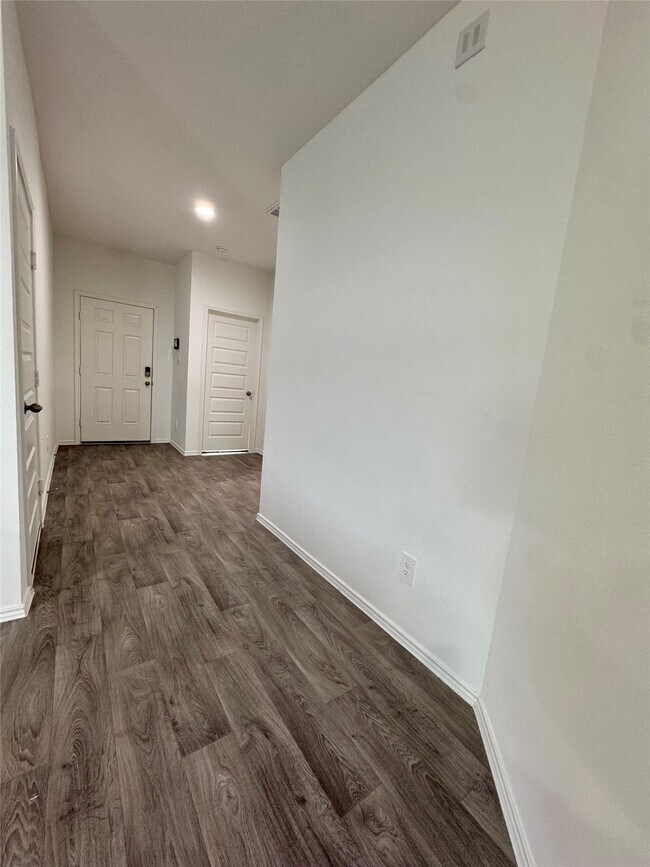 Foto del edificio - 2216 Laurel Bloom Ln