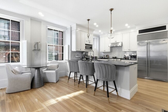 Building Photo - 50 River St