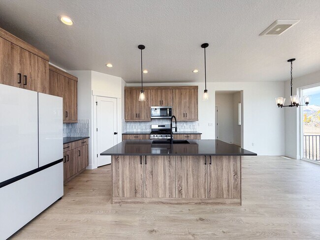 Foto del edificio - Spacious Family Home with Modern Upgrades