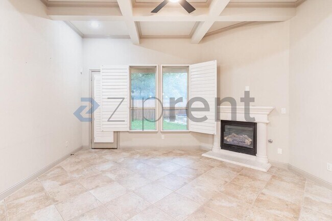 Building Photo - Unit