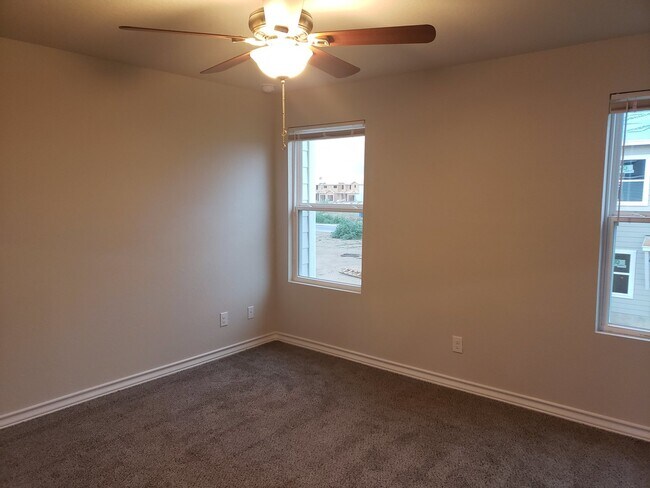 Foto del edificio - Townhome for rent
