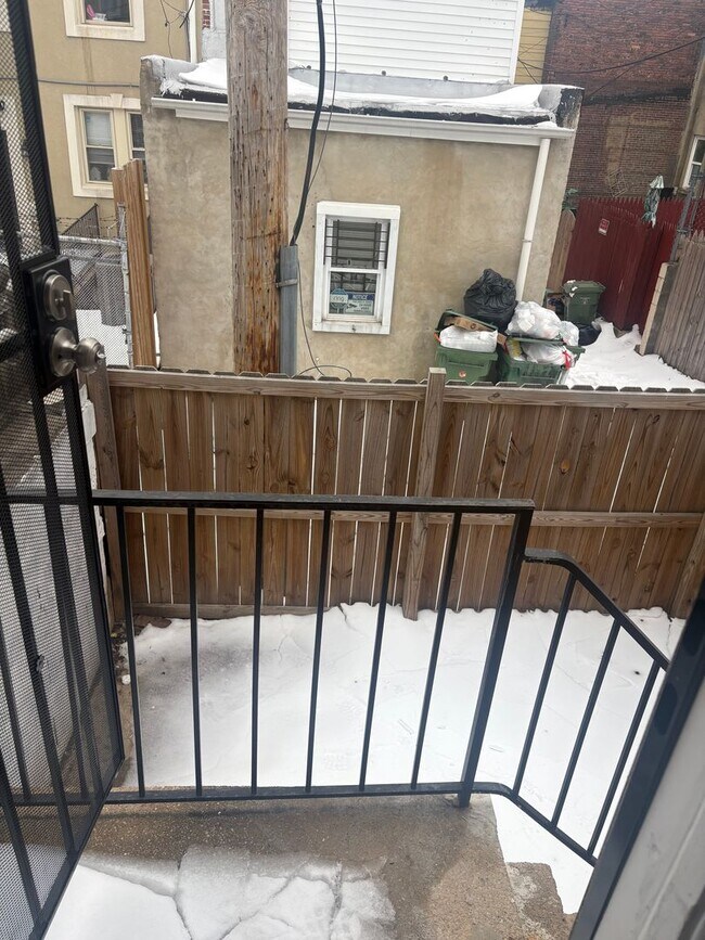 Foto del edificio - Available Now – Spacious 4-Bedroom Townhome in Baltimore City