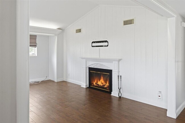 Foto del edificio - 1228 Spring Lake Dr